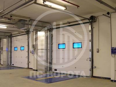 Промышленные секционные ворота из сэндвич панелей